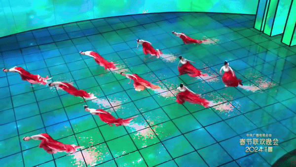 Nghệ sĩ bay lượn trên không tạo nên điệu múa Cá koi hút triệu người xem - 1