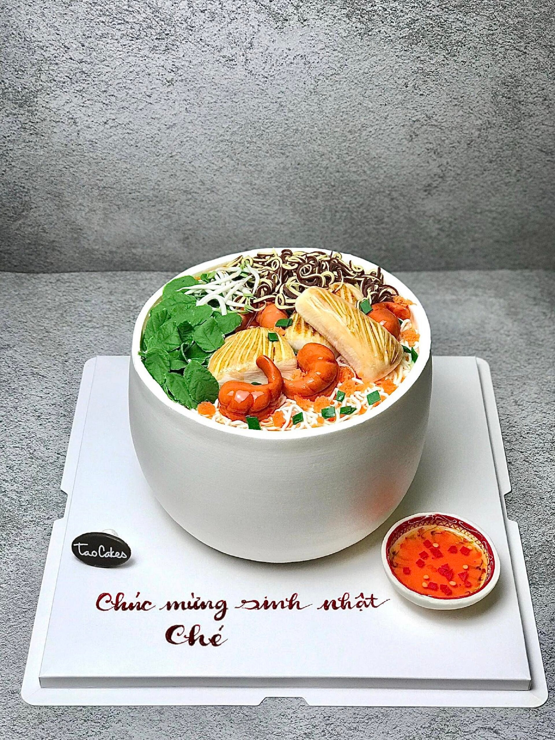 Chàng trai Sài thành 'biến phở bò, lòng lợn thành bánh kem'- Ảnh 1.