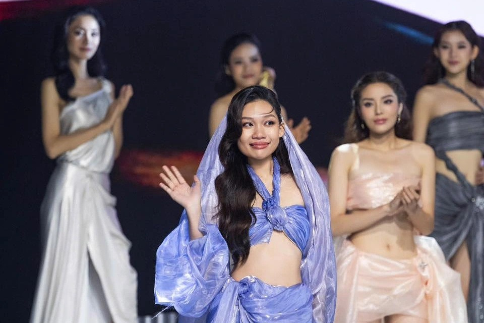 Kỳ Duyên thuyết trình ấp úng, bỏ ngang bài nói tại Miss Universe Vietnam - 1