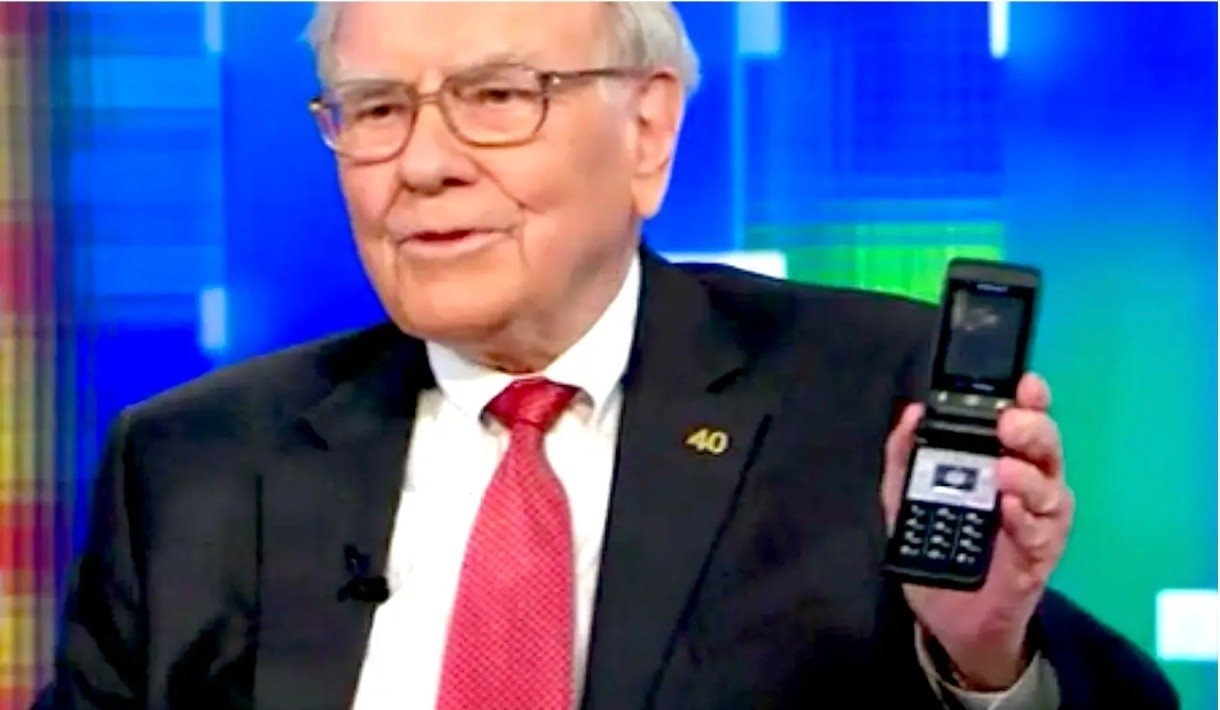 ty-phu-warren-buffett-muon-cui-khi-con-chao-doi-moi-bill-gates-an-bang-phieu-giam-gia-va-khoan-dau-tu-te-nhat-31-.jpg