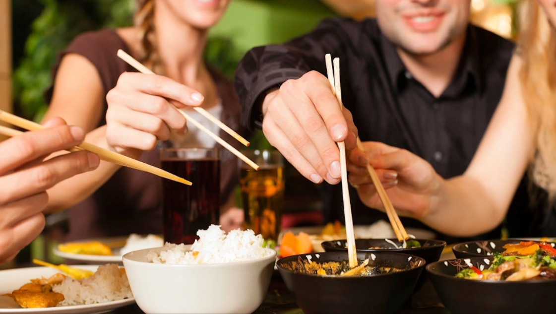 Được bạn mời đi ăn nhưng không được gọi món, nhà văn Trung Quốc thất vọng nhìn thấu lòng người: Tính cách lộ rõ trên bàn ăn, nếu dính điều cuối cùng, hãy tránh xa lập tức- Ảnh 1.