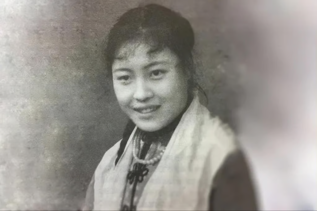 Năm 1977, 1 người phụ nữ tay trắng bị phụ bạc, 20 năm sau, bà khiến chồng cũ 