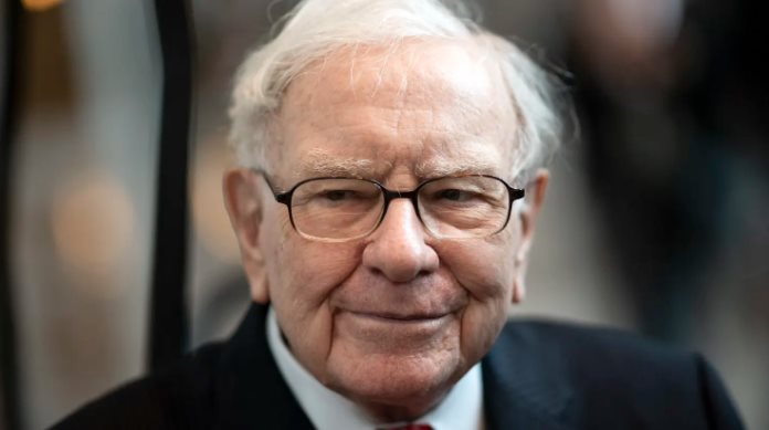 Warren Buffett rời ghế CEO ở tuổi 94 nhưng tuyên bố không nghỉ hưu: Ông nói một câu khiến ai cũng phải nể phục- Ảnh 1.