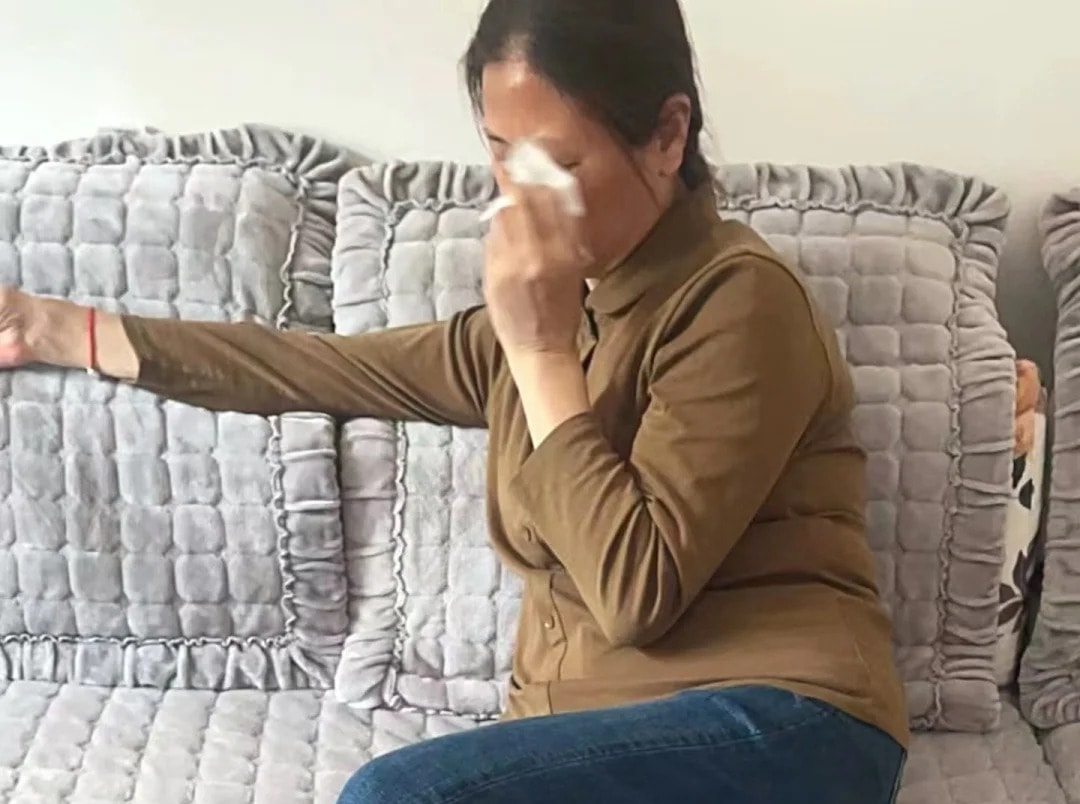 Còn gì đau hơn khi nghe con gọi mẹ là 