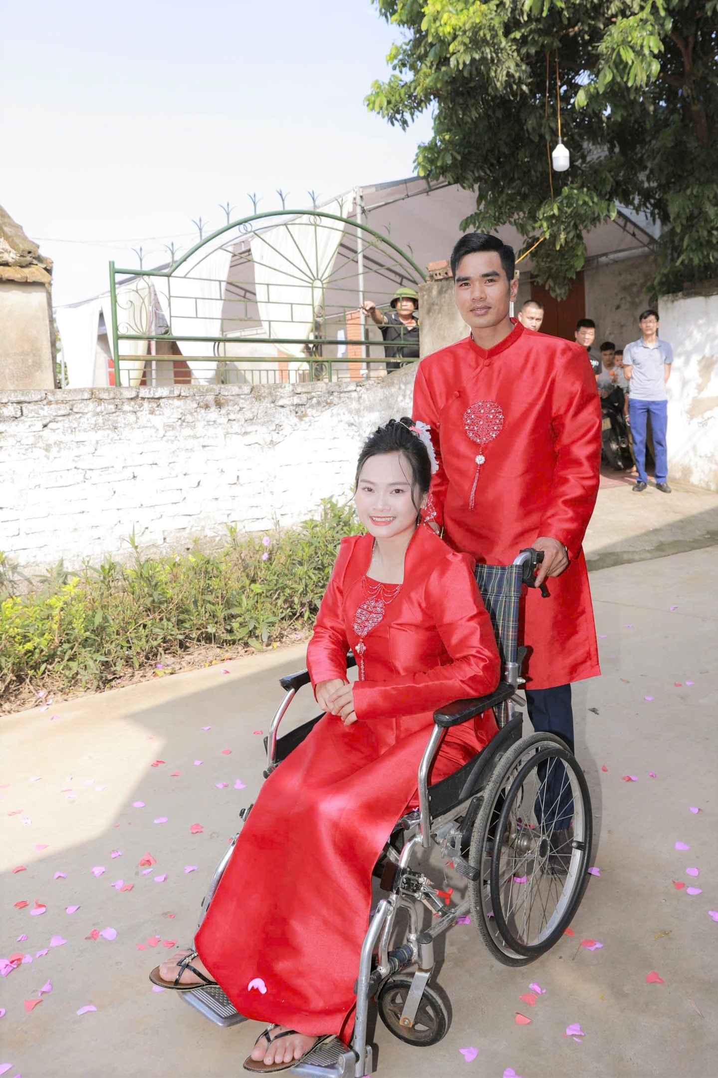 Chuyện tình cổ tích của cô gái liệt hai chân và chàng trai khỏe mạnh - 4