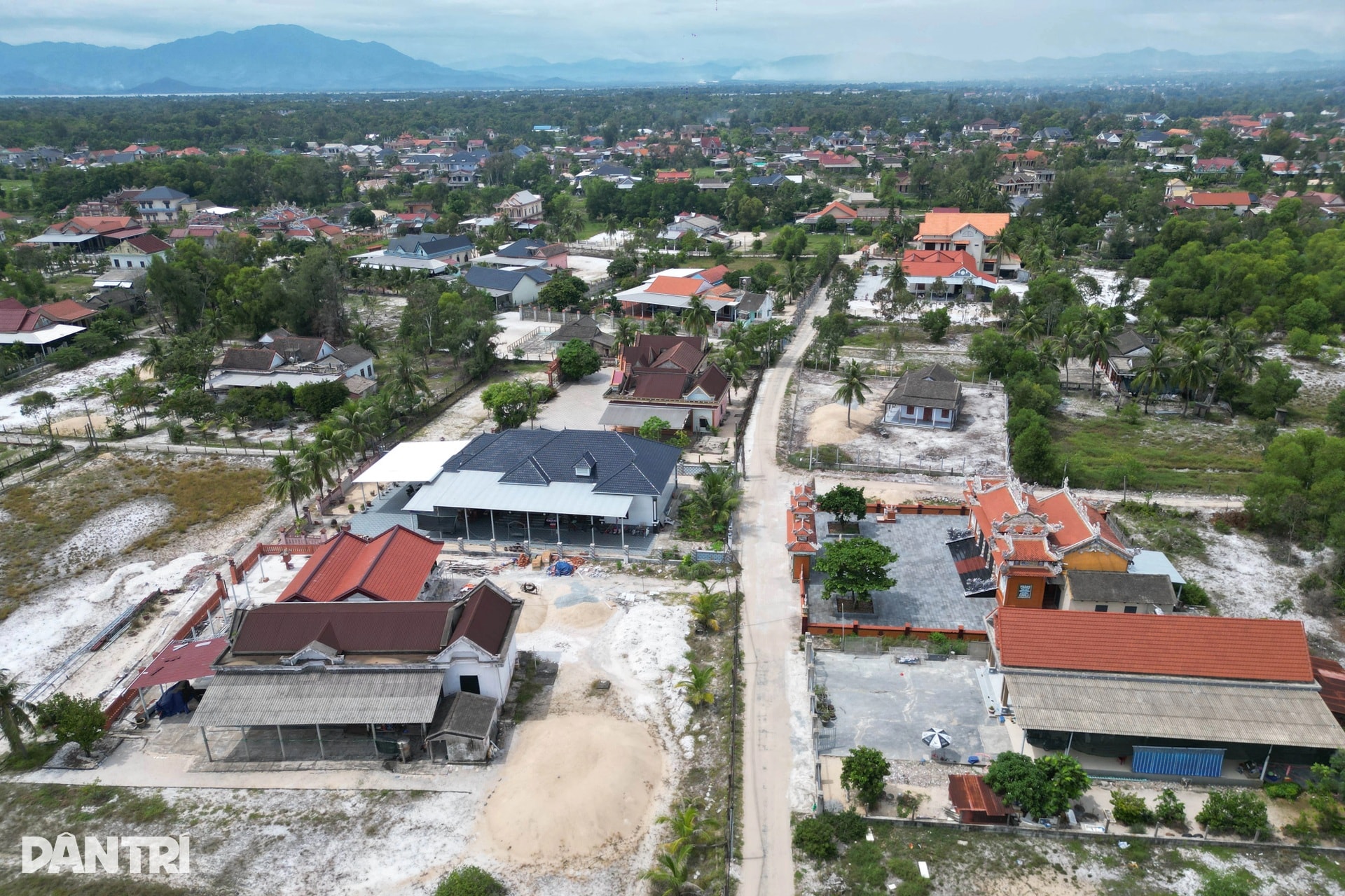 Thành phố lăng mộ tiền tỷ ở làng chài nghèo khó một thời - 12