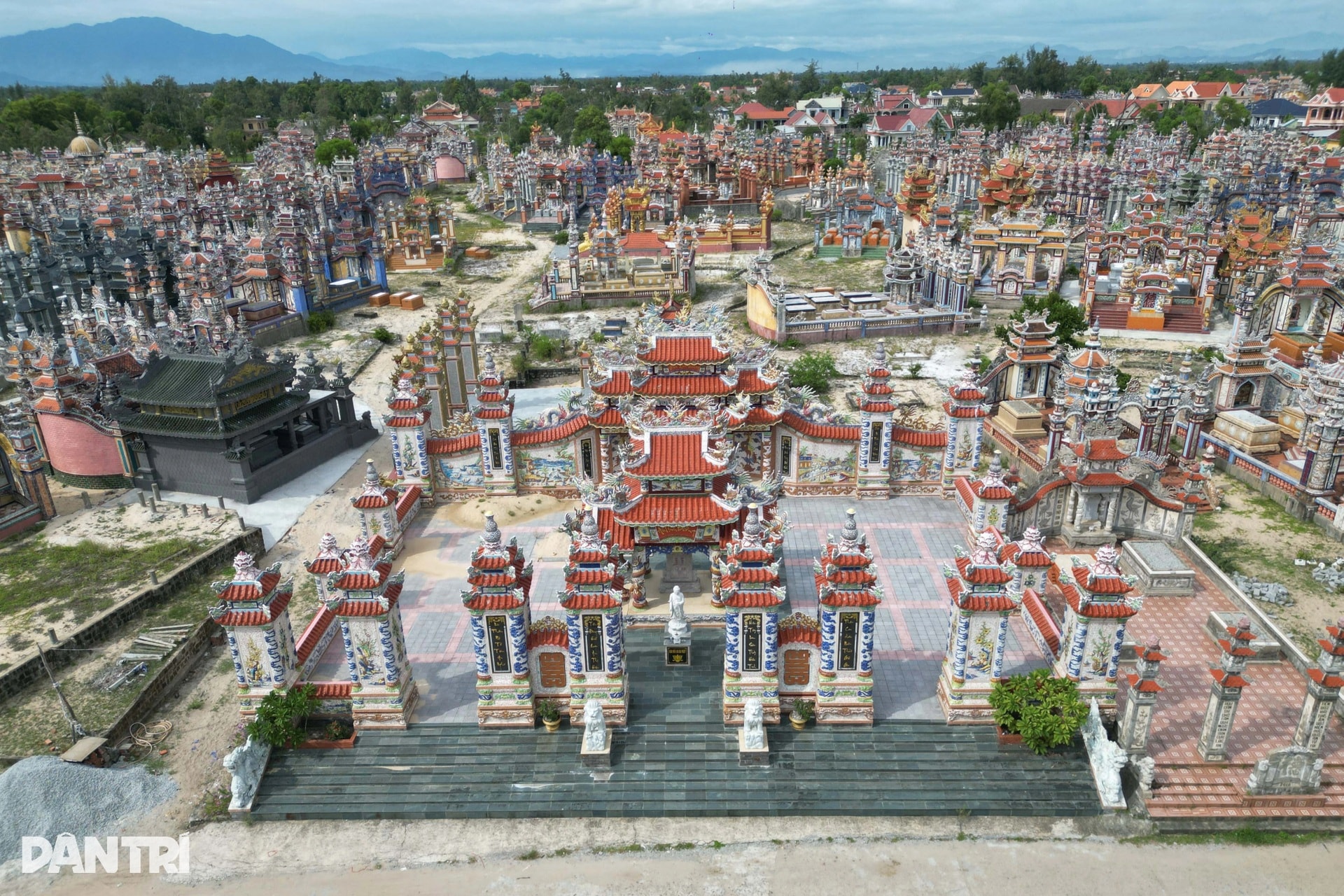 Thành phố lăng mộ tiền tỷ ở làng chài nghèo khó một thời - 2