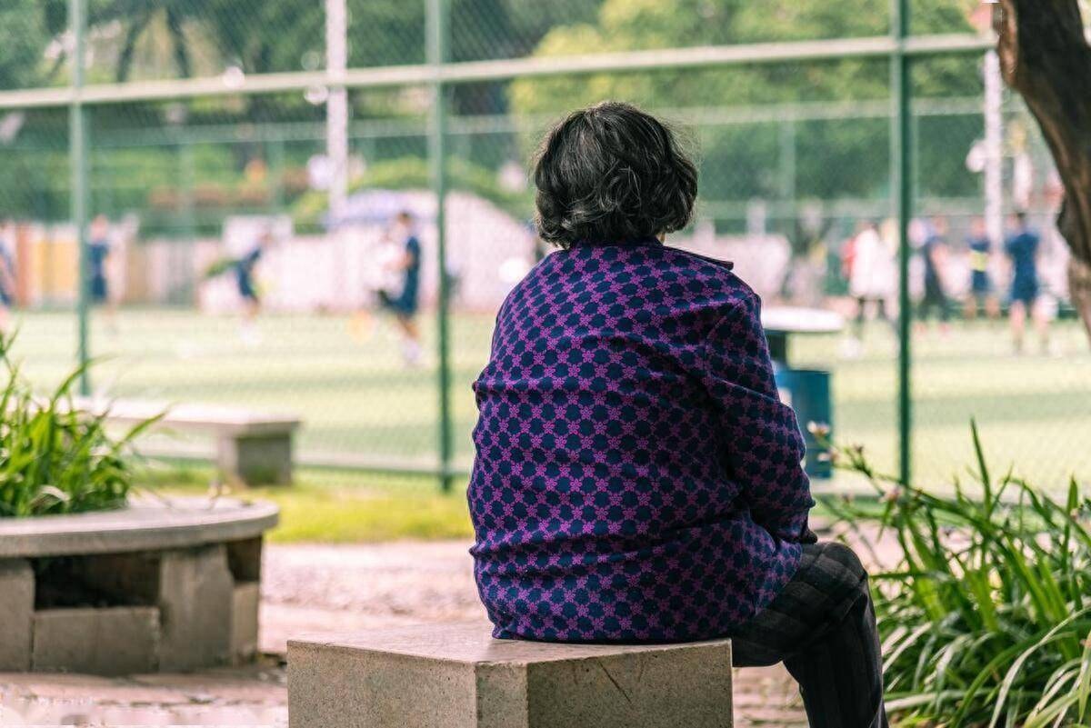 Chỉ những người thực sự già đi mới hiểu, có những thứ đáng sợ hơn không có tiền: Nỗi đau đằng sau tuổi nghỉ hưu!- Ảnh 2.