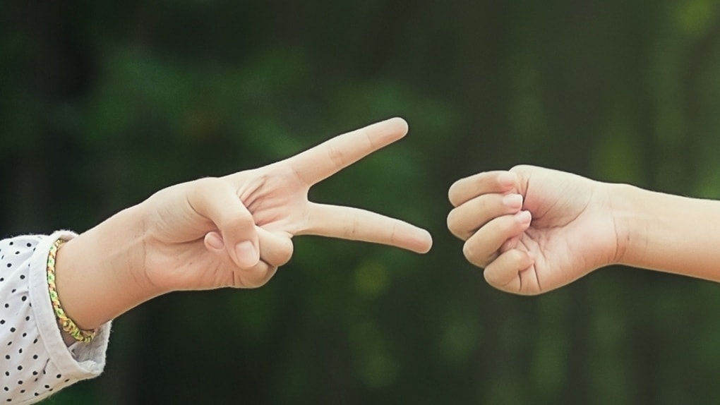 Khoa học giải mã bí quyết chiến thắng trò “kéo, búa, bao” - 1