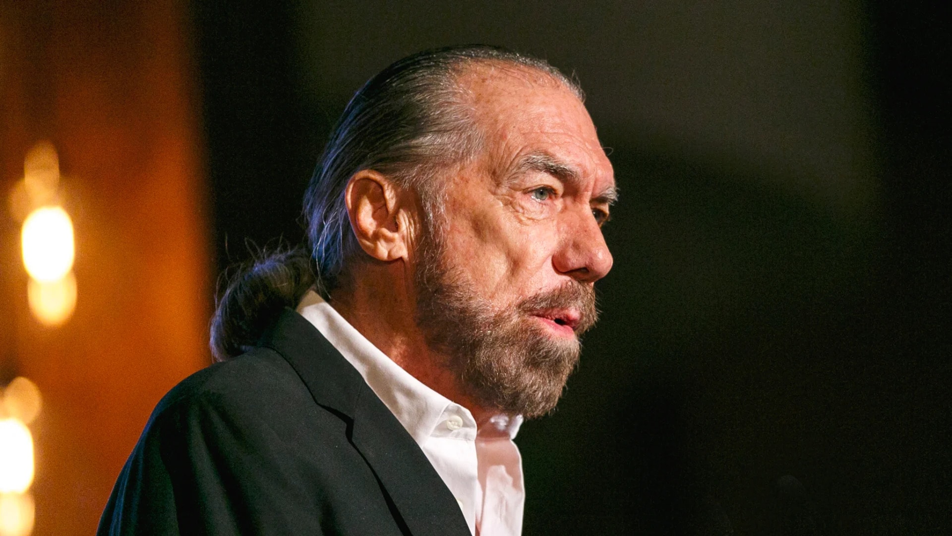 Từ kẻ vô gia cư đến tỷ phú: Hành trình sống của John Paul DeJoria 2026 - Ảnh 2.