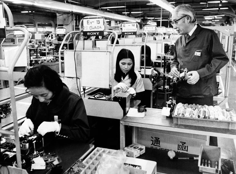 Apple 50 năm: Bí mật giúp Steve Jobs hồi sinh đế chế công nghệ - Ảnh 2. Apple 50 năm: Bí mật giúp Steve Jobs hồi sinh đế chế công nghệ - Ảnh 2.