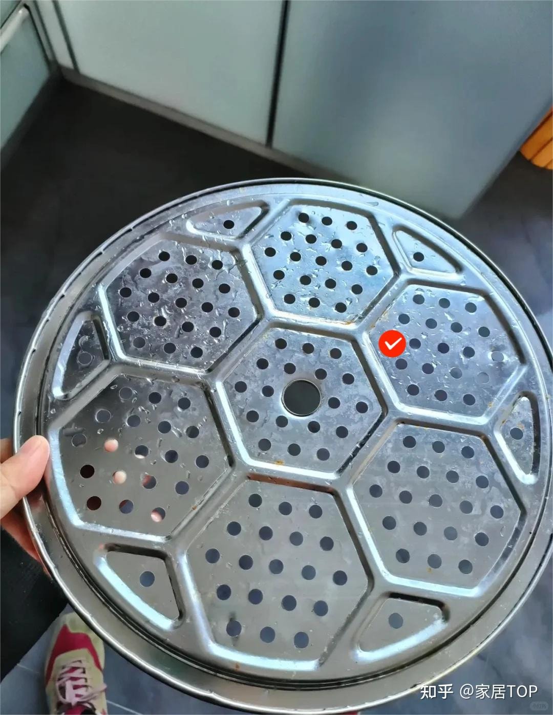 Sống 30 năm mới nhận ra tôi đã dùng sai 8 món đồ quen thuộc mà không hề biết, hóa ra chỉ cần “lật ngược” là tiện hơn hẳn- Ảnh 4.
