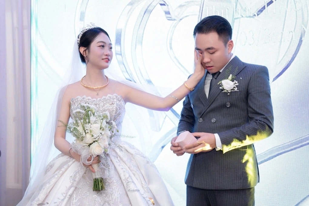 Chú rể Ninh Bình bật khóc nhận món quà bí mật cha quá cố gửi 26 năm trước - 1