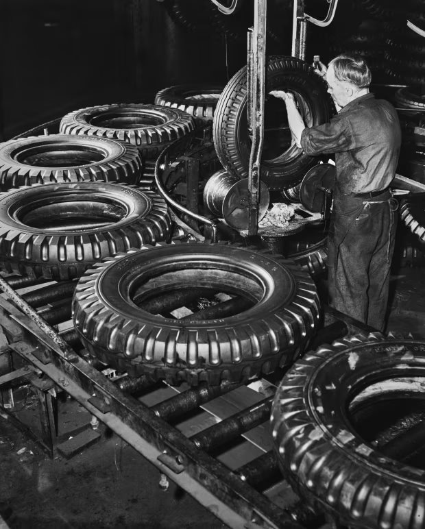 Muốn không bị AI đào thải hãy học hỏi từ cuộc cách mạng công nghệ năm 1920 - Ảnh 3. Muốn không bị AI đào thải hãy học hỏi từ cuộc cách mạng công nghệ năm 1920 - Ảnh 3.
