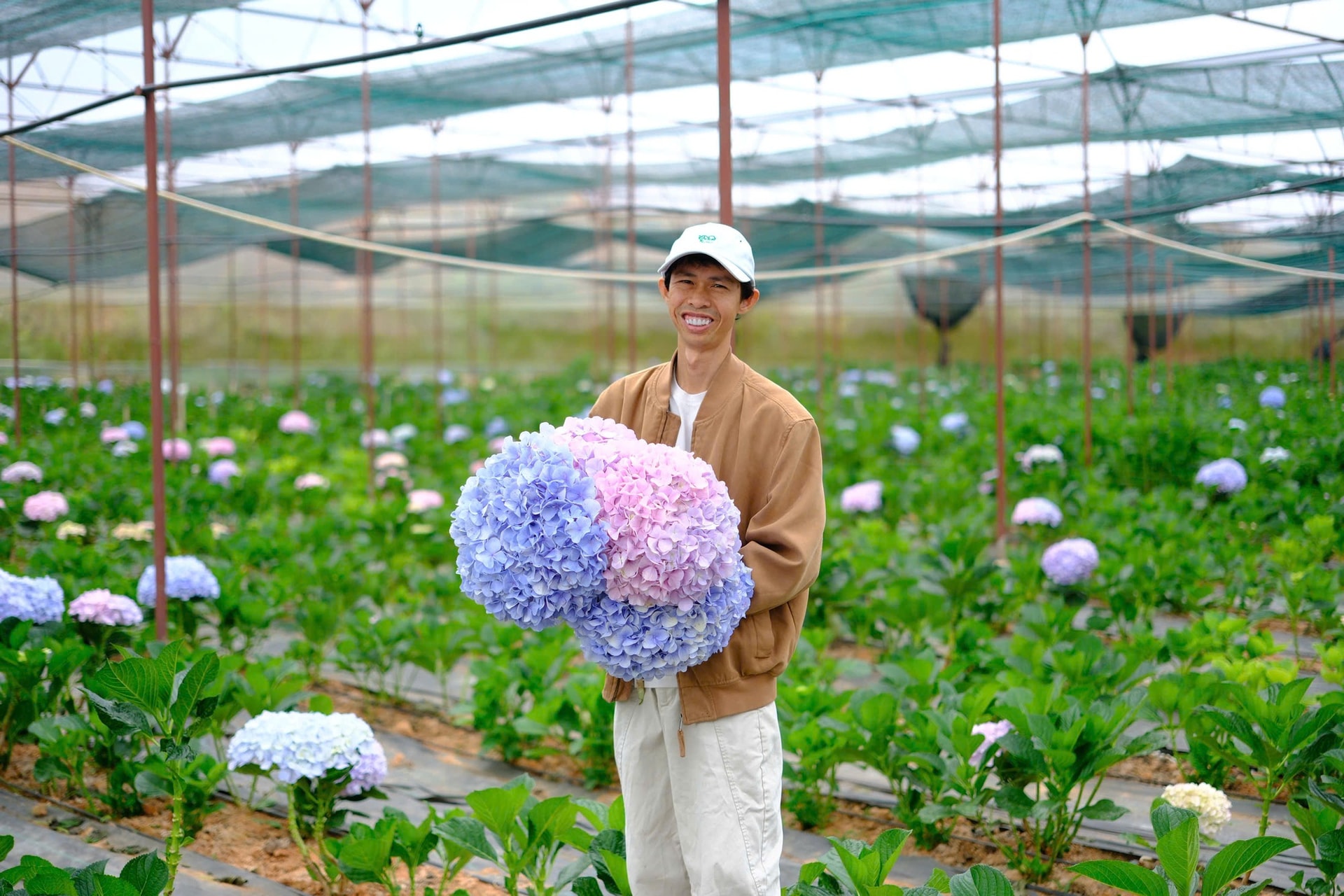 Sầu riêng, bơ, hồng non xuất hiện trong những tác phẩm cắm hoa lạ mắt ở Đà Lạt - Ảnh 5. Sầu riêng, bơ, hồng non xuất hiện trong những tác phẩm cắm hoa lạ mắt ở Đà Lạt - Ảnh 5.