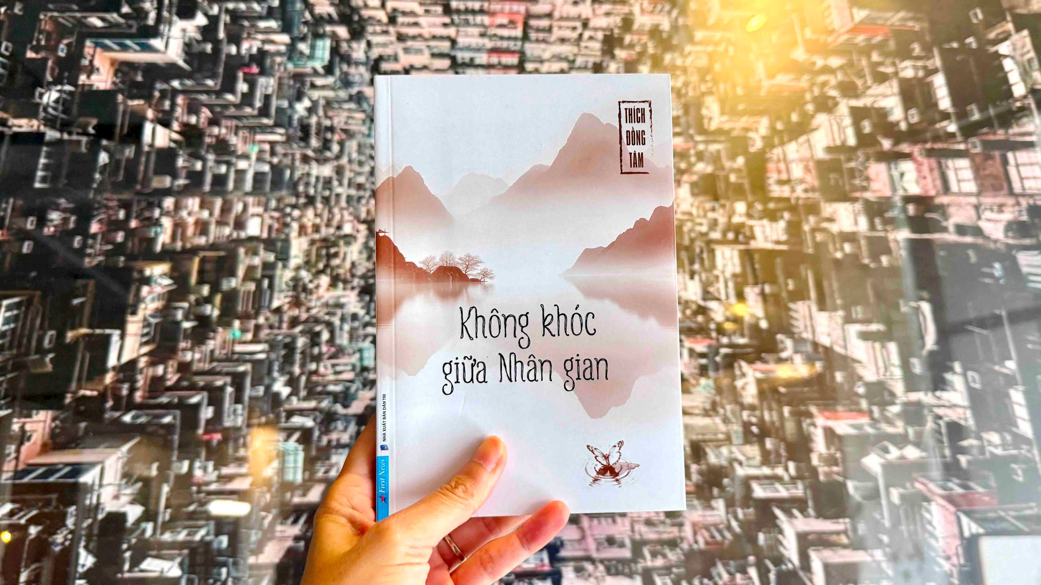 ‘Không khóc giữa nhân gian’ - Học cách bình yên đi qua nỗi buồn