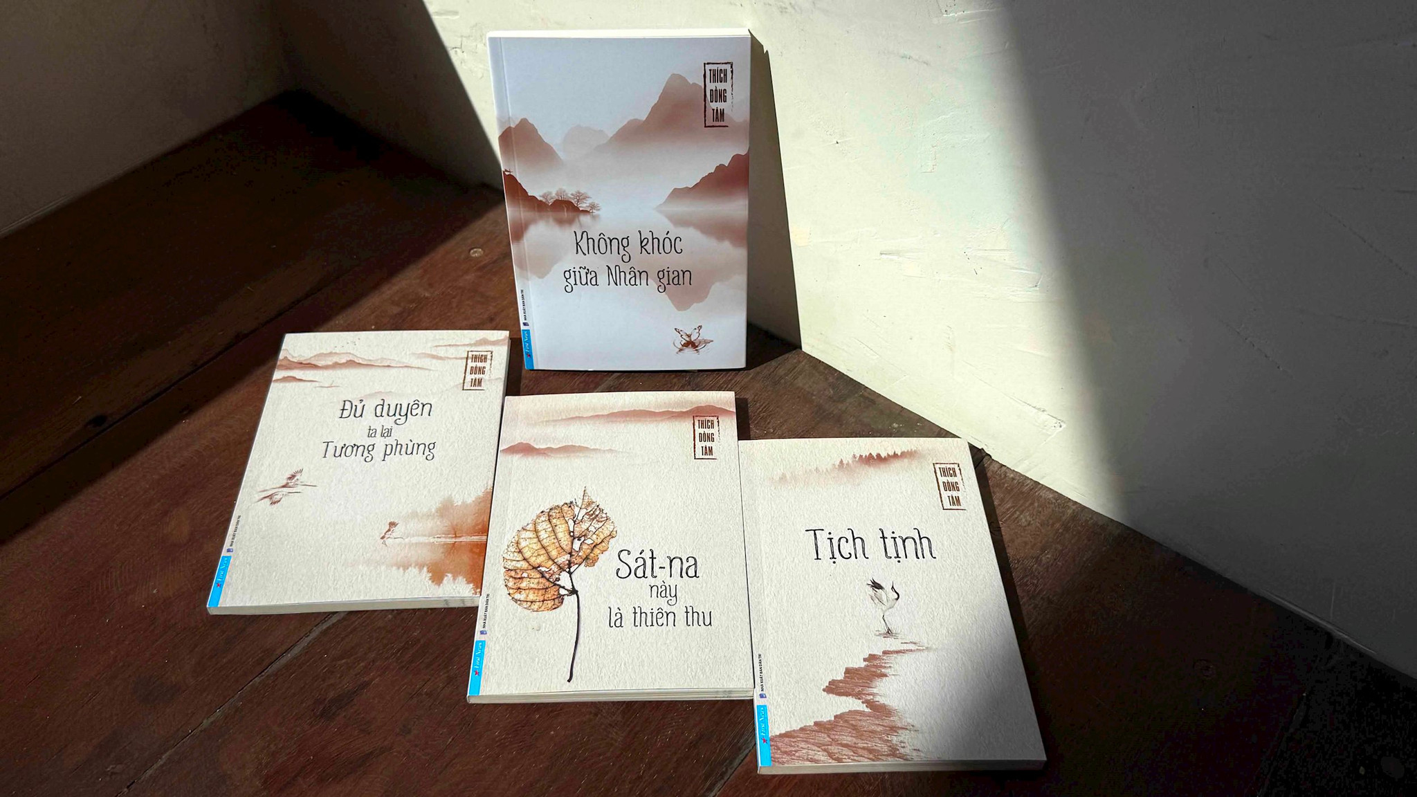 Cuốn sách tên 'Không khóc giữa nhân gian' nhưng không dạy ai ngừng buồn