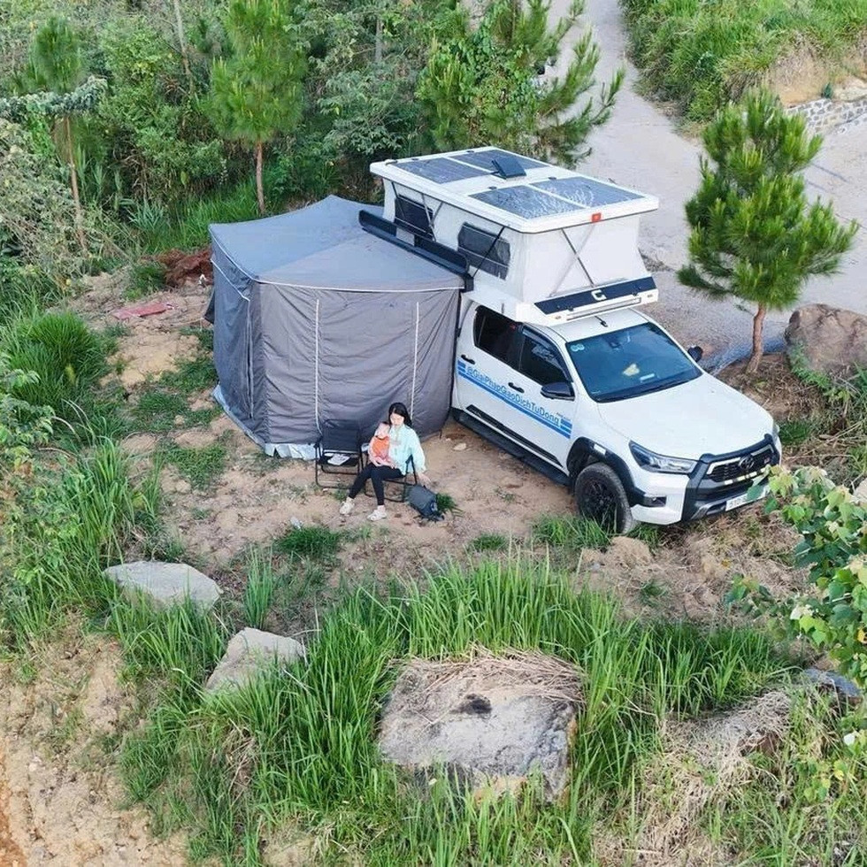 Vợ chồng TPHCM mang nhà di động 1,5 tỷ đồng đưa bố mẹ phượt 2.000km - 4