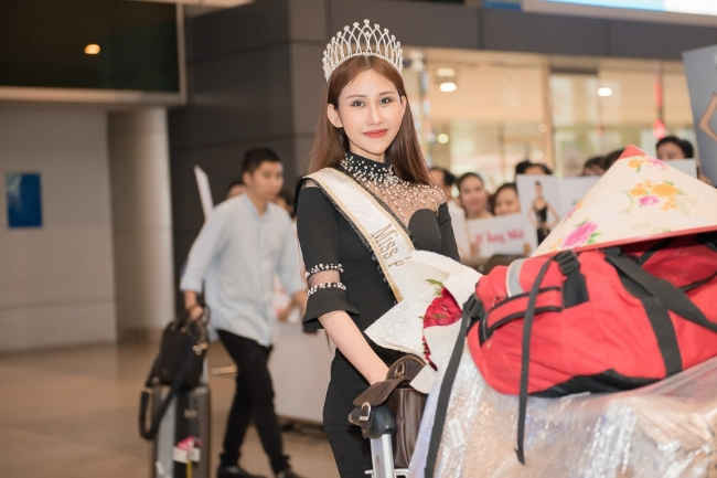 Hoa hậu châu Á Thế giới 2018 Chi Nguyễn rạng rỡ ngày về nước