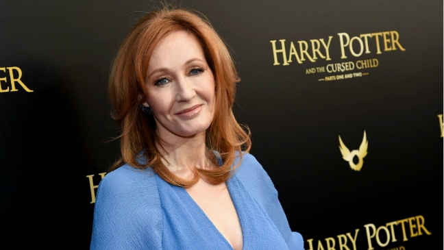 J.K Rowling bị chiếm danh hiệu 'Nhà văn kiếm tiền nhiều nhất thế giới'