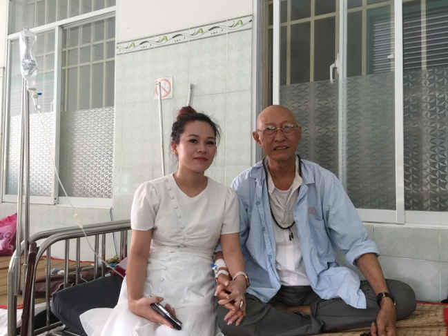 Nghệ sĩ Lê Bình bị ung thư phổi nhưng giấu bạn bè