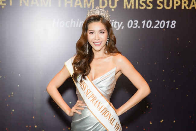 Minh Tú đội vương miện sẵn sàng thi Hoa hậu Siêu quốc gia 2018