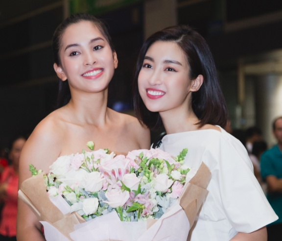 Đỗ Mỹ Linh, Phương Nga đón Tiểu Vy trở về từ Miss World 2018