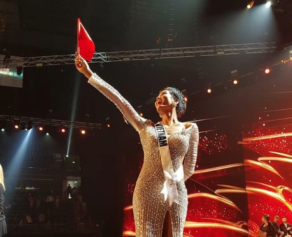H'Hen NIê gửi lời cảm ơn khán giả quê nhà ngay sau vào top 5 Hoa hậu hoàn vũ 2018
