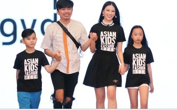 Miss Earth Phương Khánh trình diễn thời trang cùng các em thiếu nhi