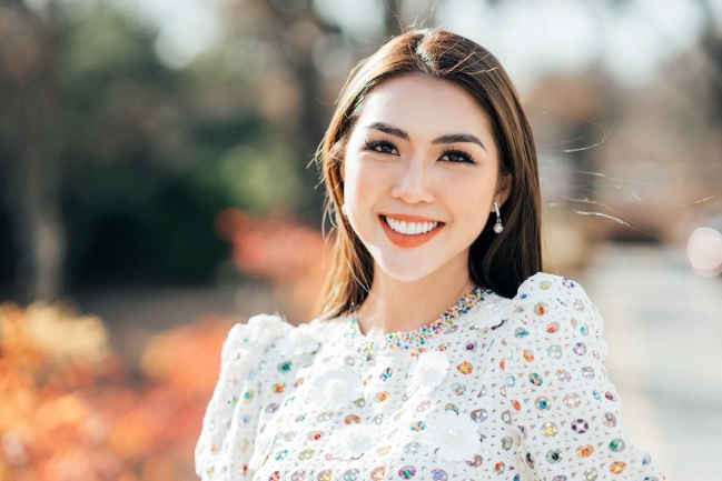 Hoa hậu Tường Linh trình diễn trong ‘Duyên dáng Việt Nam’