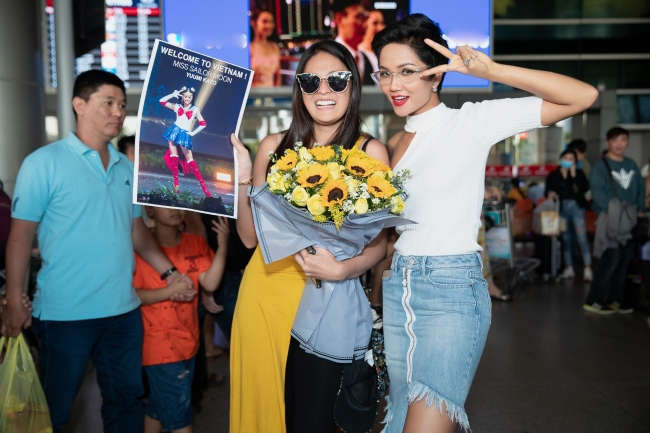 H'Hen Niê đón Miss Universe Nhật Bản đến thăm Việt Nam