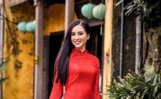Hoa hậu Tiểu Vy về Hội An rước Sắc bùa, đón giao thừa cùng gia đình
