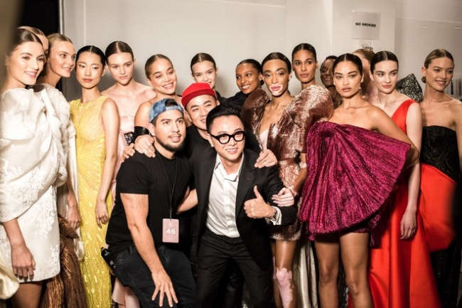 Dàn thiên thần Victoria's Secret xuất hiện trong show diễn của Công Trí ở New York Fashion Week