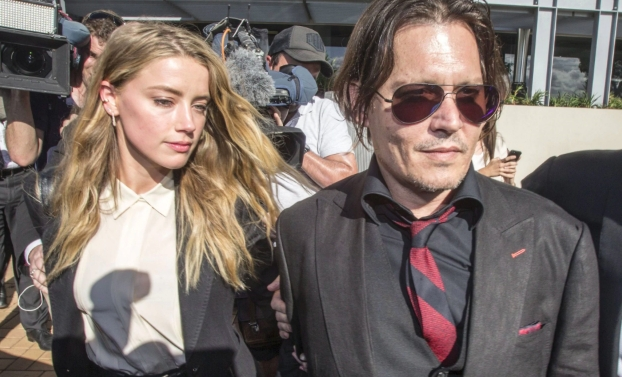 Johnny Depp kiện vợ cũ vu khống chuyện bị bạo hành