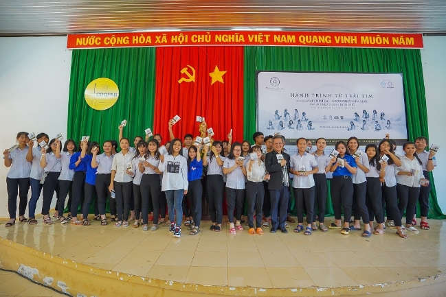 Hàng ngàn cuốn sách quý đã trao tay học sinh nội trú Đắk Nông