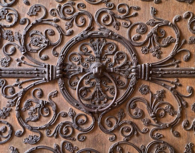 Bí mật về cánh cổng có họa tiết tinh xảo của Nhà thờ Đức Bà Paris