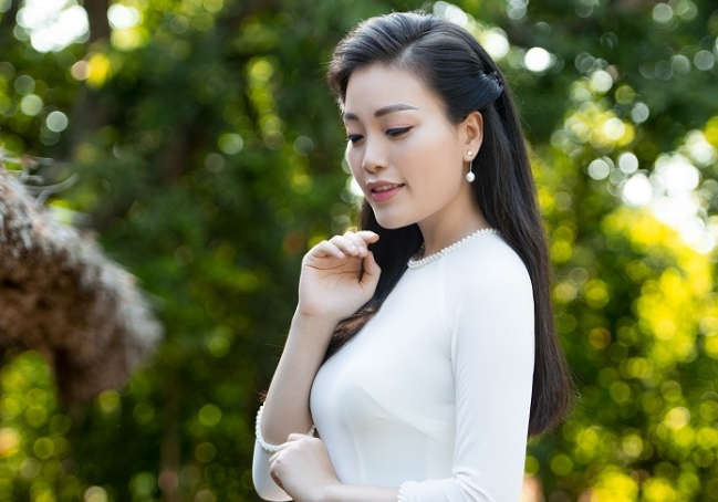 Ca sĩ Sao Mai Huyền Trang ra mắt MV 'Quê chung' dịp sinh nhật Bác
