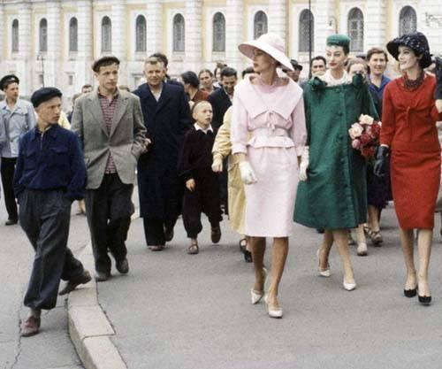 Nhìn lại những bộ thời trang cách đây 60 năm ở Nga