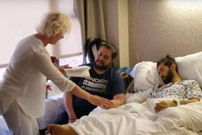 Chàng trai đồng tính muốn được kết hôn với người yêu trên giường bệnh trước khi qua đời