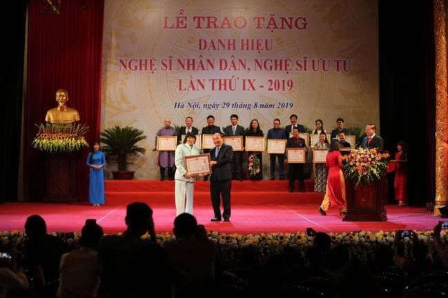 Trao tặng danh hiệu NSND, NSƯT cho 391 nghệ sĩ