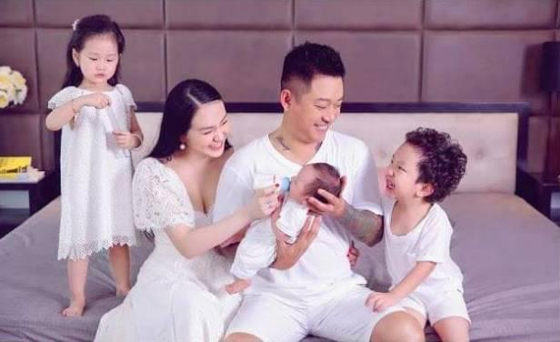 Tuấn Hưng khoe hình ảnh gia đình 5 người hạnh phúc