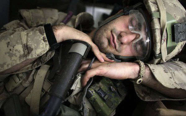 Kĩ thuật giúp 96% lính Mỹ ngủ trong vòng 2 phút: Làm được thì sức khỏe nâng cao, cuộc sống cải thiện!