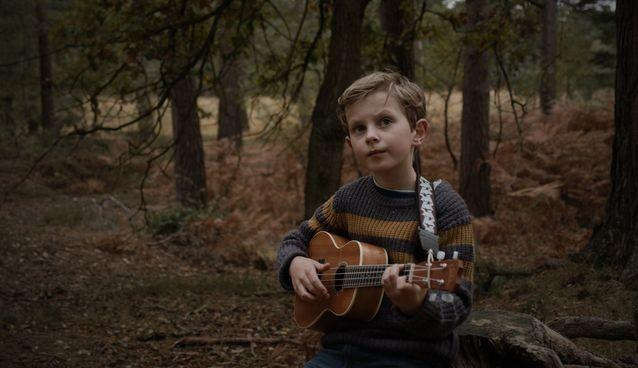 Bài hát do cậu bé 8 tuổi viết về môi trường khiến cả thế giới ngỡ ngàng