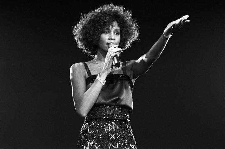 Huyền thoại âm nhạc Whitney Houston được vinh danh tại Đại sảnh dang vọng Rock and Roll