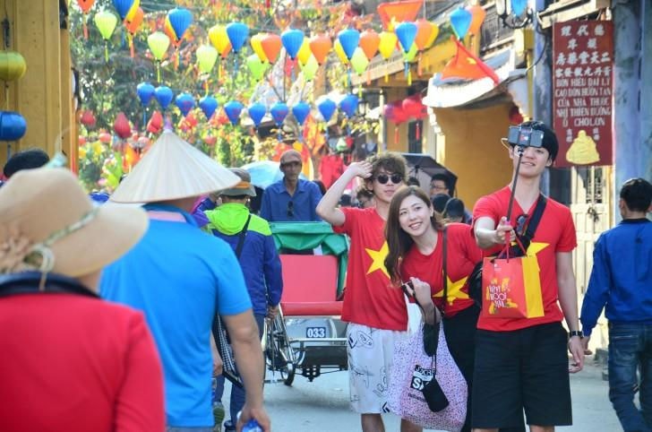 Tết đến, định chụp ảnh 'tự sướng' thì hãy xóa ngay B612, Camera360