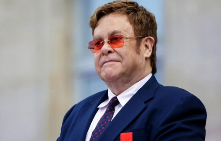 Elton John viêm phổi nặng, mất giọng huỷ ít nhất 2 show diễn