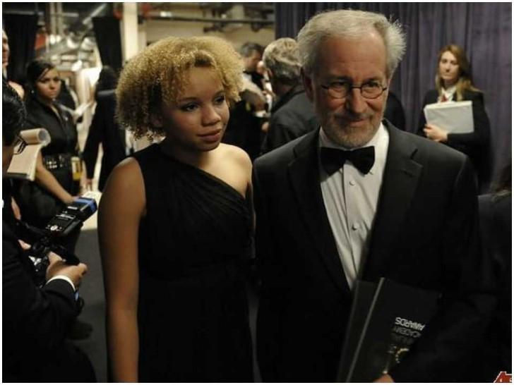 Steven Spielberg hoang mang khi con gái nuôi làm phim sex một mình