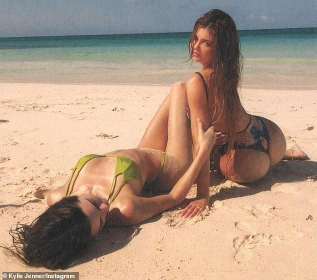 Chân dài thu nhập cao nhất thế giới khoe dáng bikini trên bãi biển, gây sốt mạng xã hội