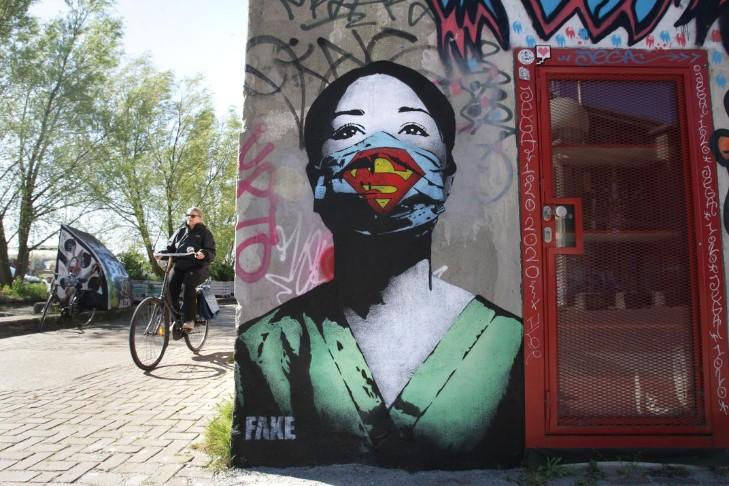Nghệ sĩ đường phố khắp thế giới nghĩ gì về cuộc sống giữa đại dịch COVID-19?