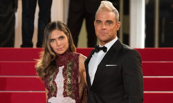 Ca sĩ Anh Robbie Williams sợ bị cướp xông vào nhà